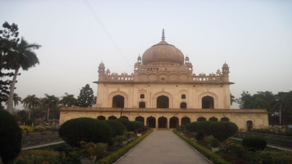 Bahu Begum ka Maqbara