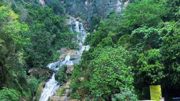 Kuda Ravana Ella (Water Fall)